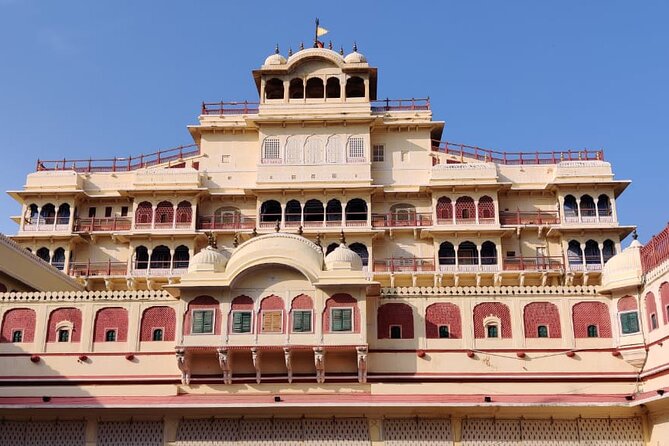 2-Day Private Jaipur City Sightseeing Tour with Three Forts - Day one: Amber Fort, the stepwell, and Jaipur’s royal center