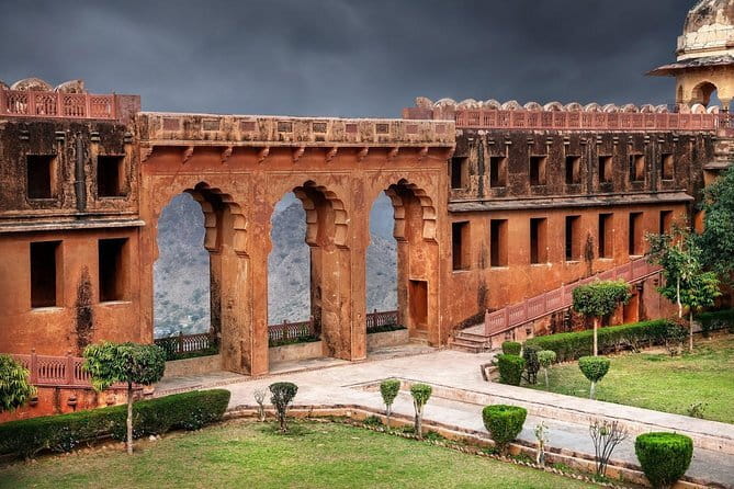 2 Days: Private Jaipur City Tour - Day one: Amber Fort and the hill forts