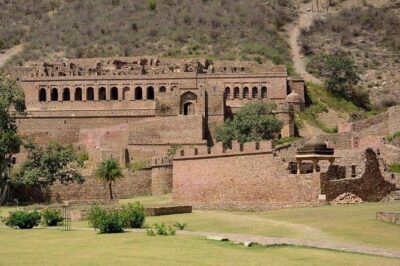 Abhaneri & Bhangarh Day Trip – Car, Guide, Lunch & Monkey Temple
