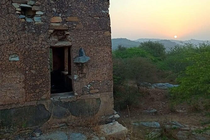 Aravali Exotic Hiking, Yoga with Breakfast - Sunrise over the Amber Valley