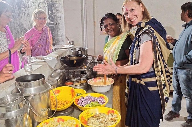 Best cooking class with family in Jaipur - Activity in jaipur - Learning Indian cooking by doing the work