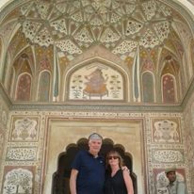 Book Govt. Approved Tour Guide for Jaipur City Tour - Lunch, shopping, and the Pink City