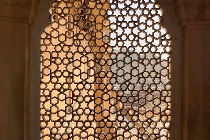 Book Private Full Day Jaipur City Tour - Guide service, language, and local context