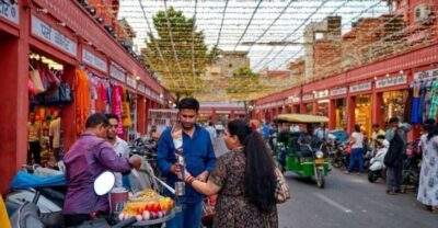 Culture walking and food tour with guide in Jaipur.