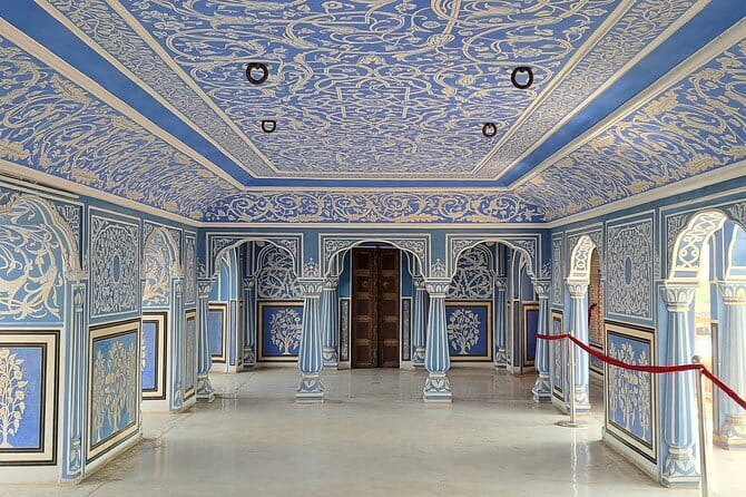 Delhi to Jaipur Pink City Tour with Government Approved Guide - Jal Mahal: a short stop by Man Sagar Lake