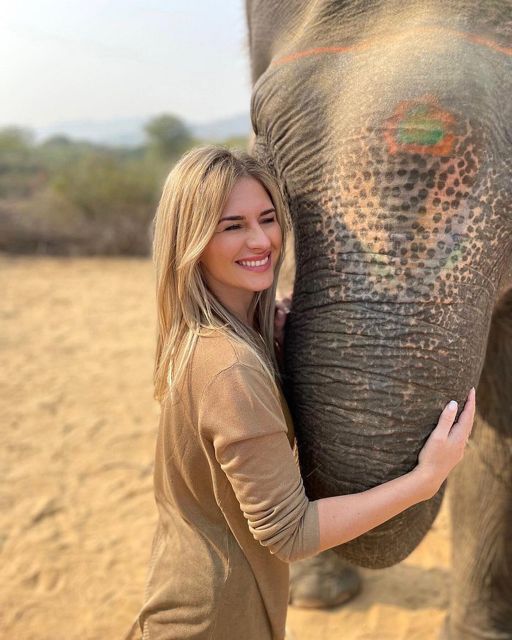 Elephant Sanctuary for Best elephant experience in Jaipur - Who will enjoy this elephant visit?