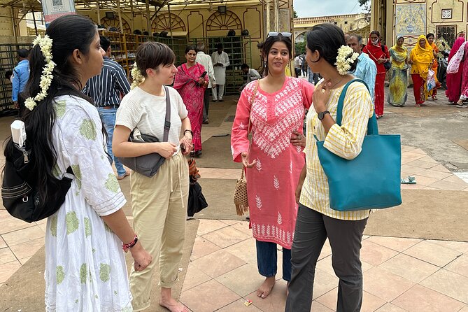 Explore Jaipur Like Never Before - Hawa Mahal through a woman’s point of view
