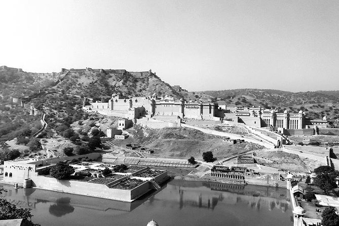Explore Jaipur on a Motorbike - A Unique Experience - Amber Fort and Palace: the biggest gap to clarify