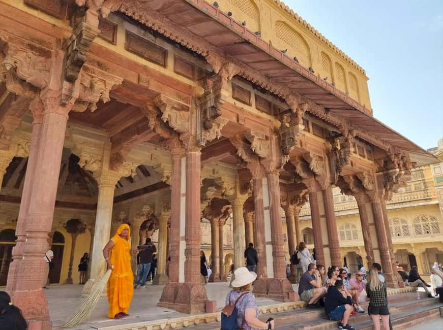 Feel Jaipur Like a Local with Guide & Old City Heritage Walk - Amber Fort gives the day its grand opening