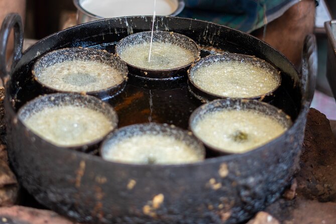 Food Walking Tour in Jaipur - Starting with samosas near Golcha Cinema