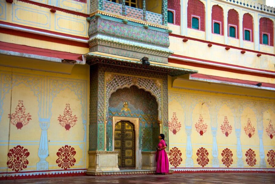 From Delhi: Private Jaipur & Amber Fort Guided Tour by Car - City Palace and the royal center of Jaipur