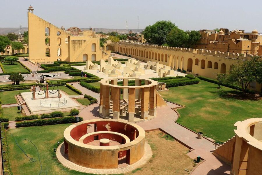 From Jaipur: Half-Day City Tour with Guide - Guide quality and language choices