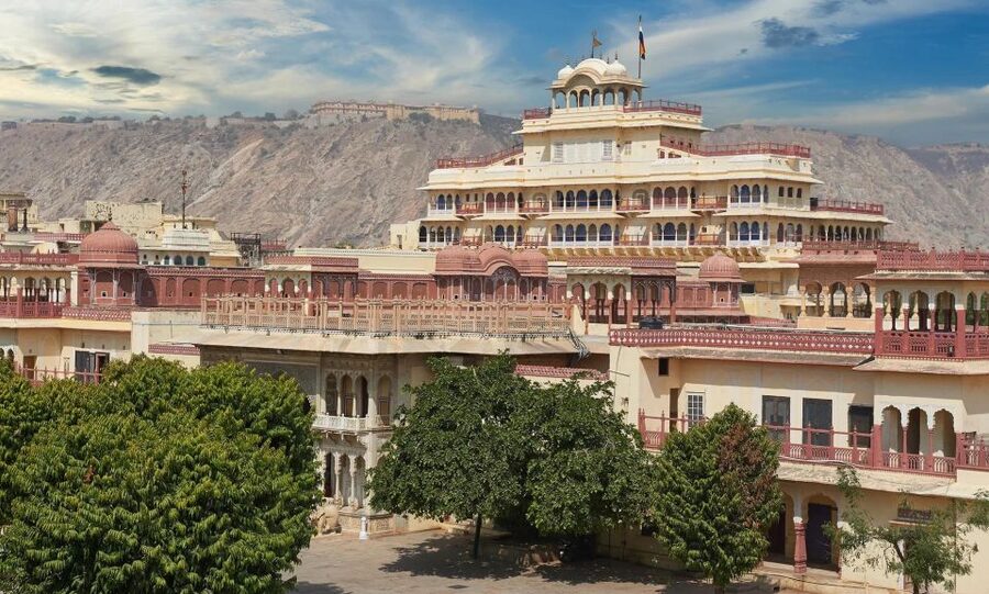 From Jaipur: Private Amber Fort, Jal Mahal and More Car Tour - Why a private car makes sense in Jaipur