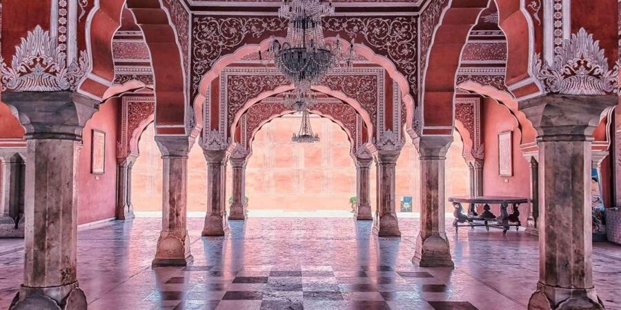 From Jaipur: Private Amber Fort, Jal Mahal and More Car Tour - Hawa Mahal and the details in its facade