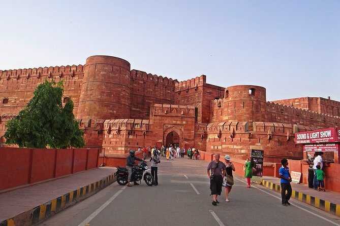 From Jaipur Private Taj Mahal & Agra Fort Tour with Delhi Drop - The guide can make or break the monuments