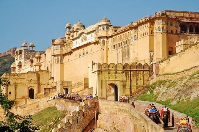 Full Day Jaipur Luxury Tuk-Tuk Tour - Royal Gaitor: quieter memorials near the hills