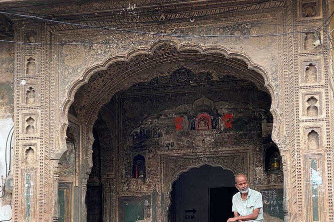Full-day Jaipur Private Sightseeing Tour by Car with Guide - Patrika Gate closes the day with color