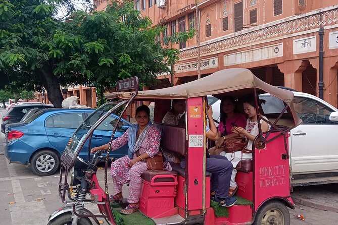 Guided Morning E-Rickshaw Ride with Food Tasting at Jaipur - Why an early e-rickshaw is a smart way to see Jaipur