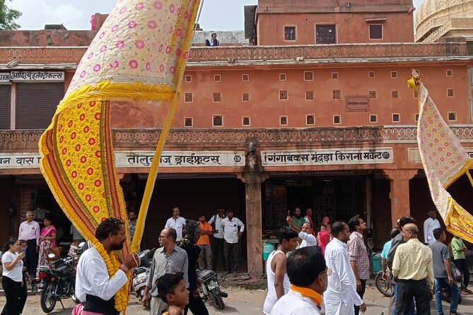 Guided Morning E-Rickshaw Ride with Food Tasting at Jaipur - Govind Dev Ji Temple, flowers, vegetables, and morning rituals