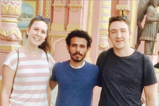 Heritage Culture and History Walking Tour in Jaipur - Govind Devji Temple and the meaning of aarti