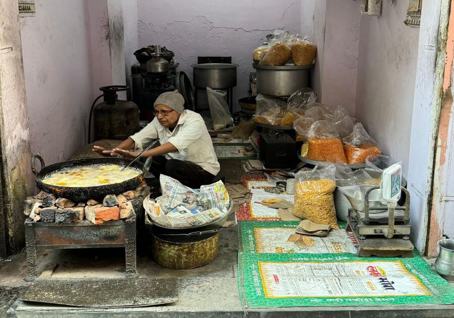 Heritage Walk & Street Food Tasting in Jaipur - Food, comfort and practical limits
