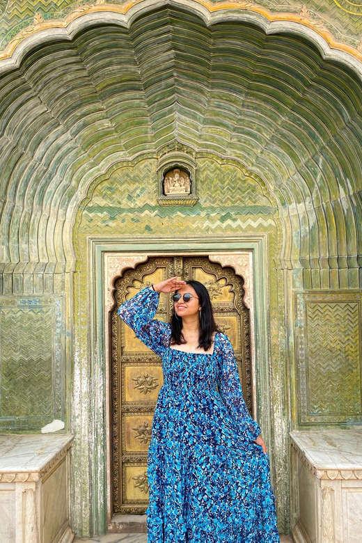 Jaipur: 2-Day City Sightseeing Tour with Cab & Guide - The private car and guide setup