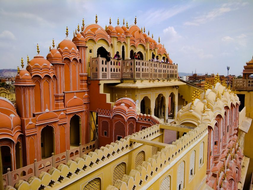 Jaipur: 2-Hour Cultural Walking Tour - Reading Hawa Mahal beyond the postcard view