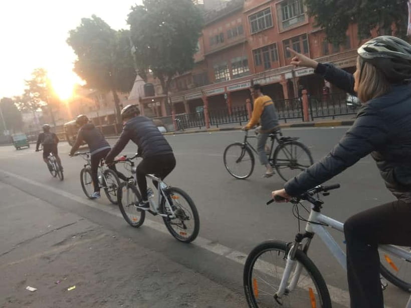 Jaipur: 3-Hour Morning Bike Tour of Jaipur Old City - Feeding cows and greeting the neighborhood