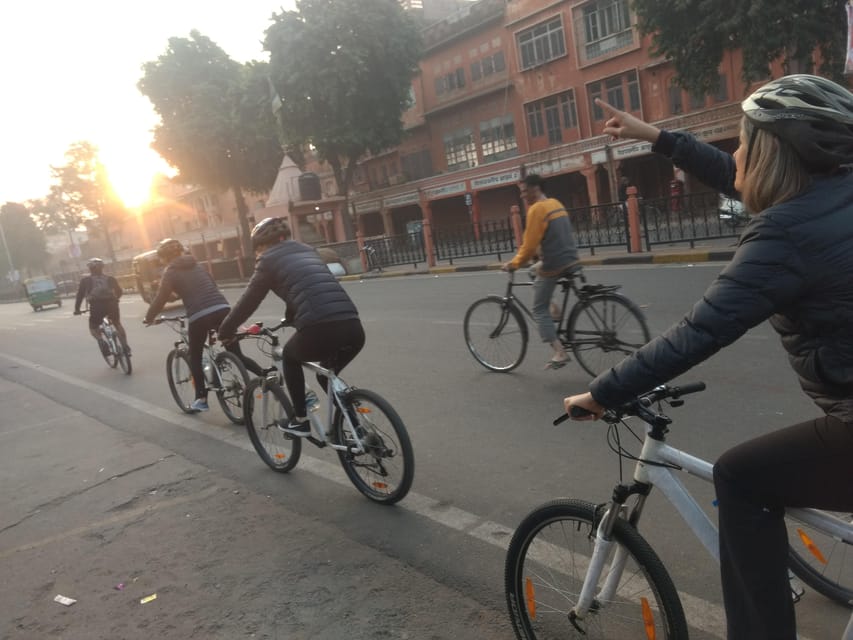 Jaipur: 3-Hour Morning Bike Tour of Jaipur Old City - Govind Dev Ji Temple and morning prayer