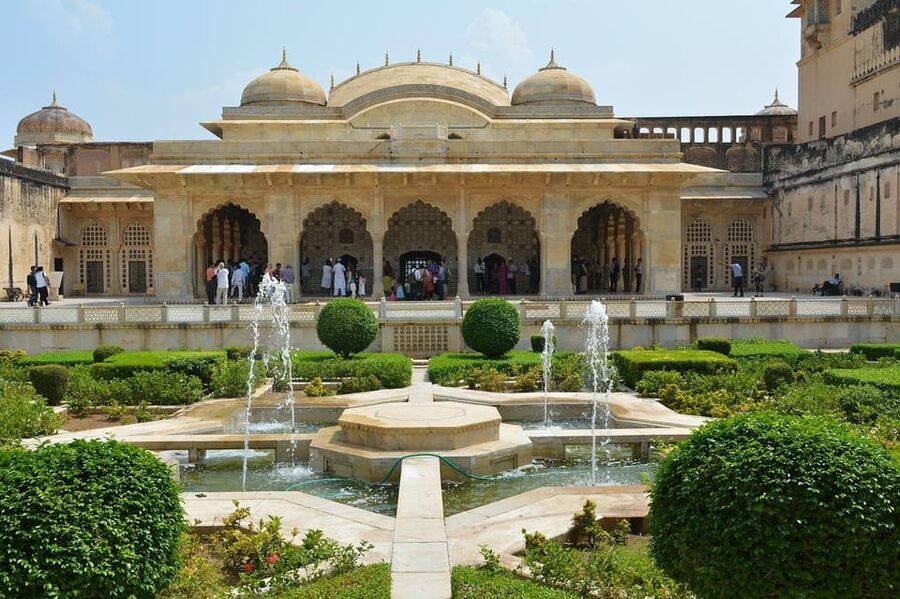 Jaipur: Amber Fort, Stepwell & Jal Mahal with Pickup - Who will get the most from this tour