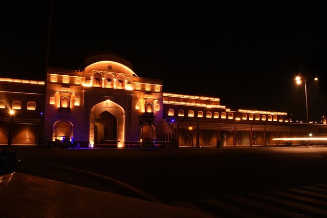 Jaipur by Night Evening Tour with Nahargarh Fort Views - Hawa Mahal is at its prettiest when the heat fades