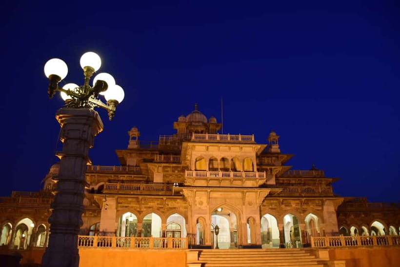Jaipur: City Night Tour with Patrika Gate & Masala Chowk Tea - Starting in the Pink City and at Hawa Mahal