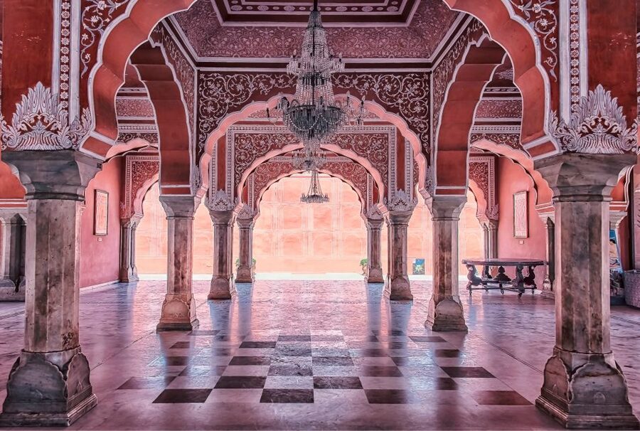Jaipur City Tour: City Palace, Jantar, Hawa & Jal Mahal - Hawa Mahal: the best use of a 30-minute photo stop