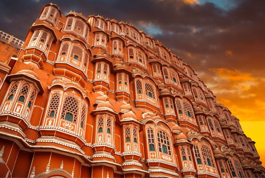 Jaipur City Tour: City Palace, Jantar, Hawa & Jal Mahal - Lunch at a local multi-cuisine restaurant