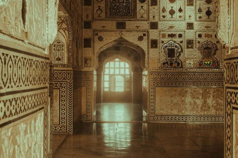 Jaipur City Tour Elephant Ride with Guide - City Palace and the royal collections