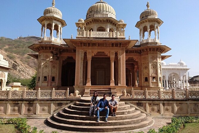 Jaipur City Tour with a Licensed Guide - Hawa Mahal: a quick look at Jaipur’s pink center
