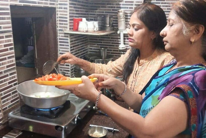 Jaipur: Cooking Class with a Local Family - Rolling chapati and making the meal yourself