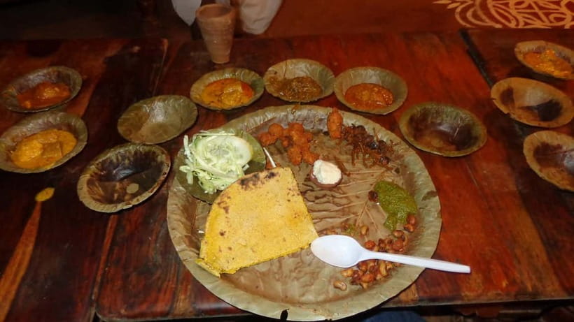 Jaipur: Cultural Evening Tour & Dinner at Chokhi Dhani - What appears on the vegetarian thali