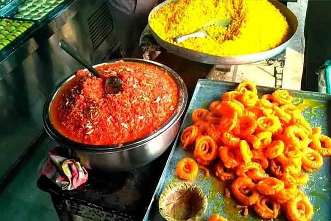 Jaipur Evening Food & market Tour: Savor the Test of the Jaipur - Stop one: the Pink City at evening time