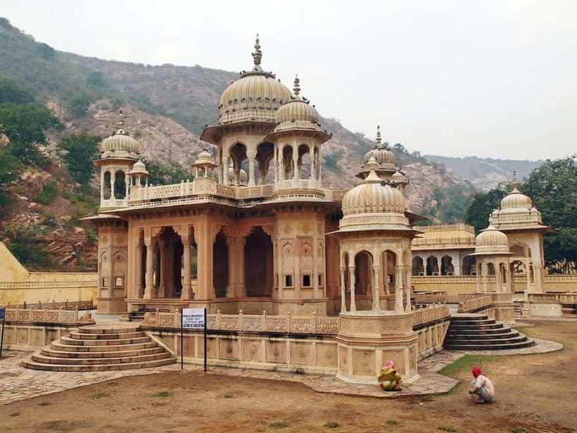 Jaipur: Explore Amber, Jaigarh & Nahargarh Fort with Sunset - Jaigarh Fort: walls, cannon, and hill views