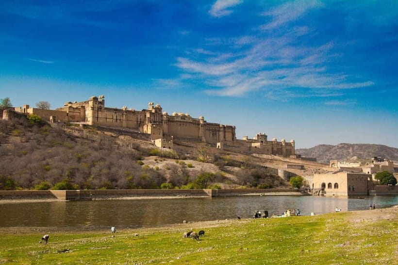 Jaipur: Full Day City sightseeing with Car, Guide & Lunch - Lunch and the value of the food option