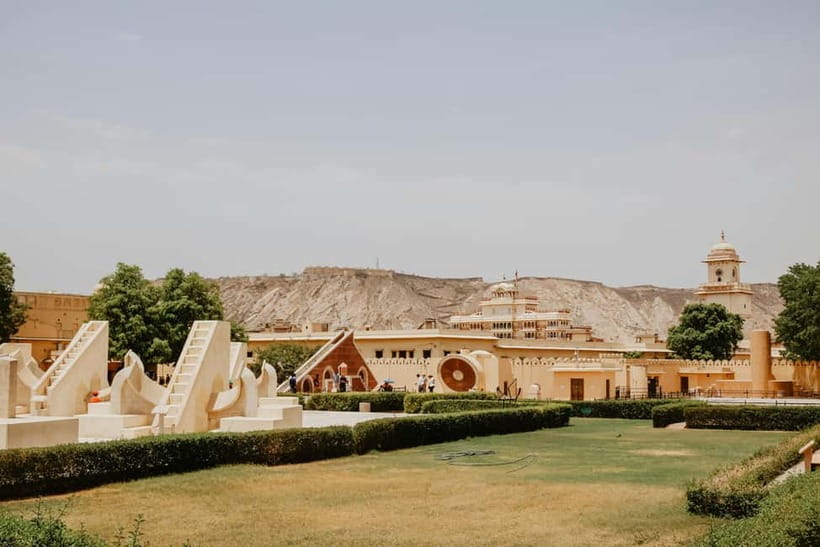 Jaipur: Full-Day City Tour with Car, Guide & Skip-the-Line - Lunch gives the middle of the day a reset