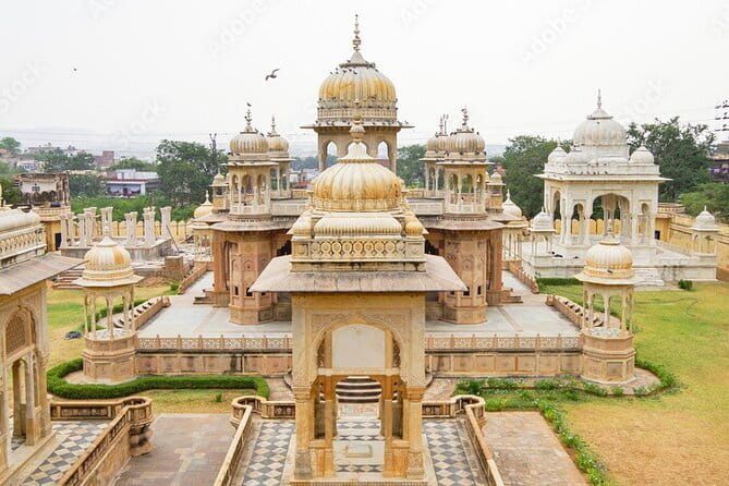 Jaipur Full Day Heritage of Pink City Tour By Tuk Tuk With Chai - Starting at Hawa Mahal, the Palace of Breeze