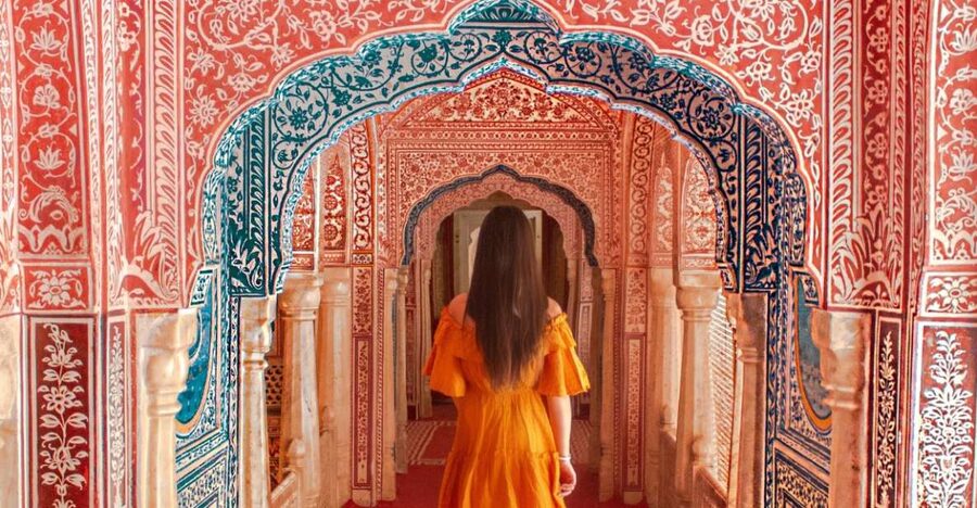 Jaipur: Full-Day Private City Tour by Car with Guide - Photographing Hawa Mahal from the Pink City streets