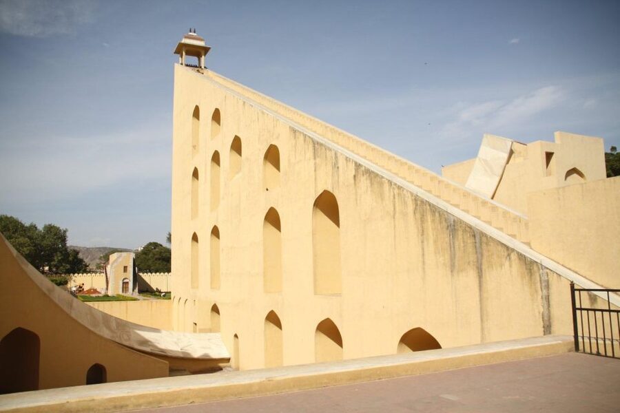 Jaipur: Full-Day Private Sightseeing Tour by Tuk Tuk - Panna Meena ka Kund adds a geometric surprise