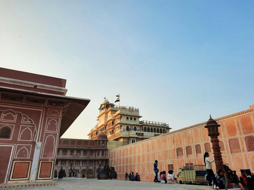 Jaipur: Full-Day Sightseeing Tour with Guide and Lunch - City Palace reveals Jaipur’s royal side