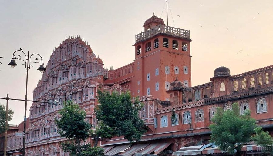 Jaipur: Full or Half-Day City Sightseeing Guided Tour - Hawa Mahal and the old city streets