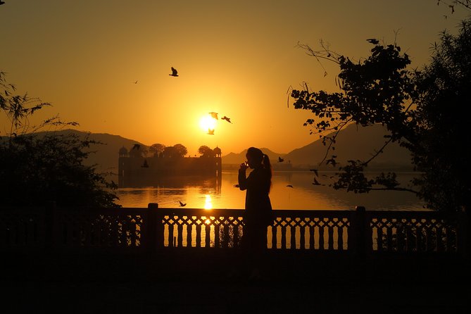 Jaipur Guided City Tour: City Palace, Jantar, Hawa & Jal Mahal - The Amber Palace question