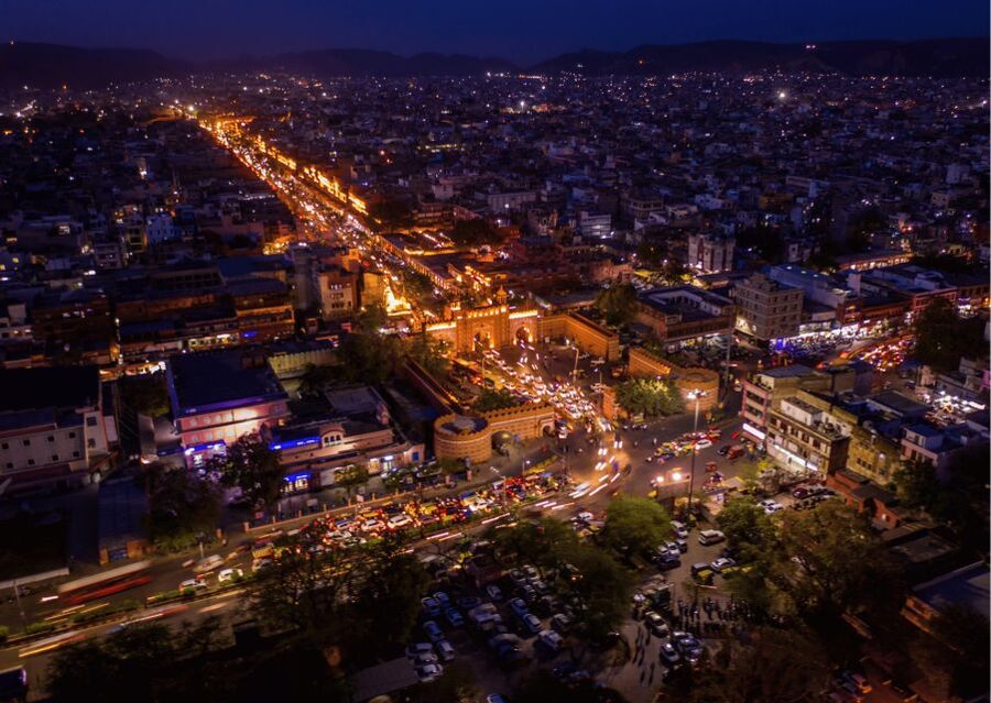 Jaipur: Guided Evening Walking Tour with a Local - What the guide adds to the walk