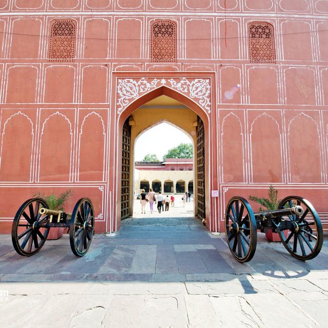 Jaipur: Half-Day Guided Sightseeing Tour with Flower Market - Ramgarhmode and the return drive